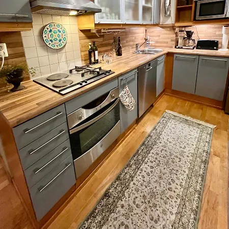 Garden Apartment, Helsinki - Airport * 万塔
